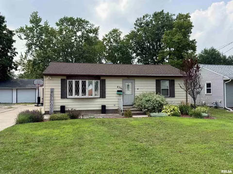 830 Olive St, Galesburg, IL 61401