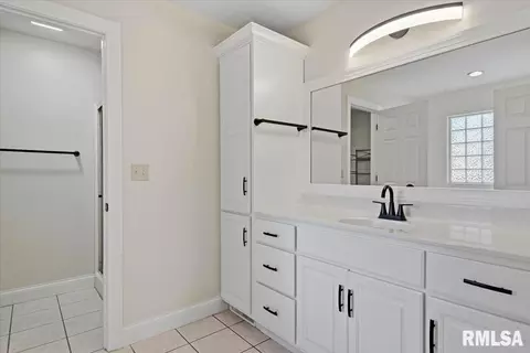Bath - 2725 Wordsworth Dr, Springfield, IL 62711 photo 1 of 4