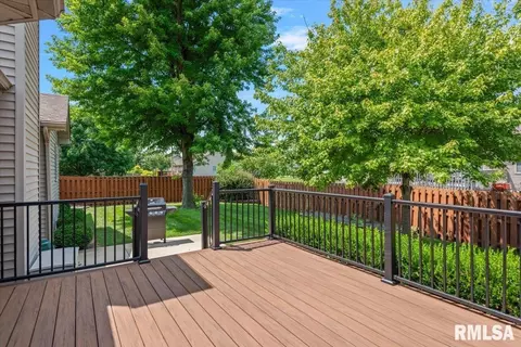 Exterior - 2725 Wordsworth Dr, Springfield, IL 62711 photo 9 of 10