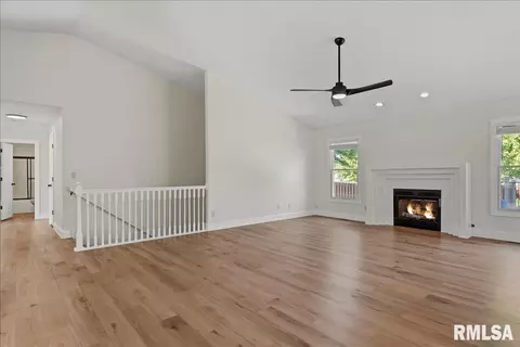 Living - 2725 Wordsworth Dr, Springfield, IL 62711 photo 3 of 4