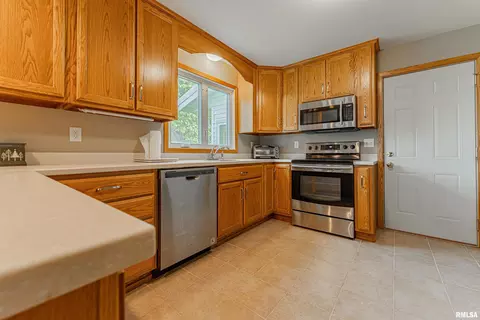 Kitchen - 1093 2300th Ave, Chestnut, IL 62518 photo 2 of 2