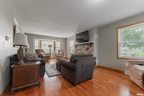 Living - 1093 2300th Ave, Chestnut, IL 62518 photo 3 of 3