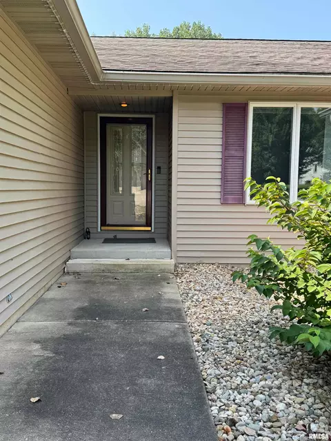 Exterior - 8050 Little Eagle Dr, Springfield, IL 62712 photo 4 of 23