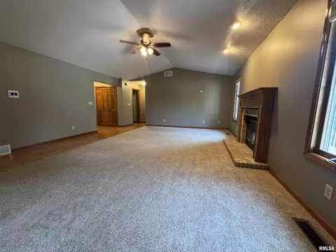 Living - 8050 Little Eagle Dr, Springfield, IL 62712 photo 2 of 8
