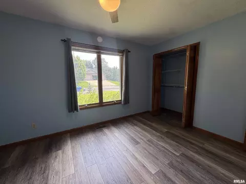 Bedroom - 8050 Little Eagle Dr, Springfield, IL 62712 photo 4 of 6