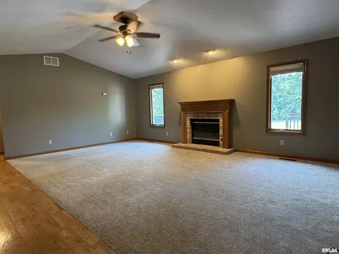 Living - 8050 Little Eagle Dr, Springfield, IL 62712 photo 5 of 8
