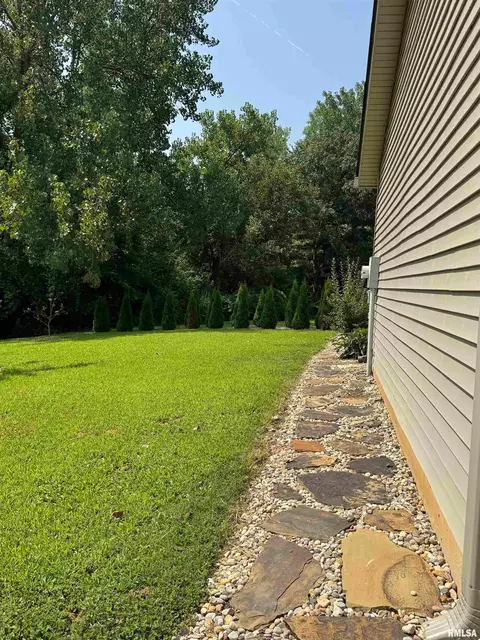 Exterior - 8050 Little Eagle Dr, Springfield, IL 62712 photo 10 of 23