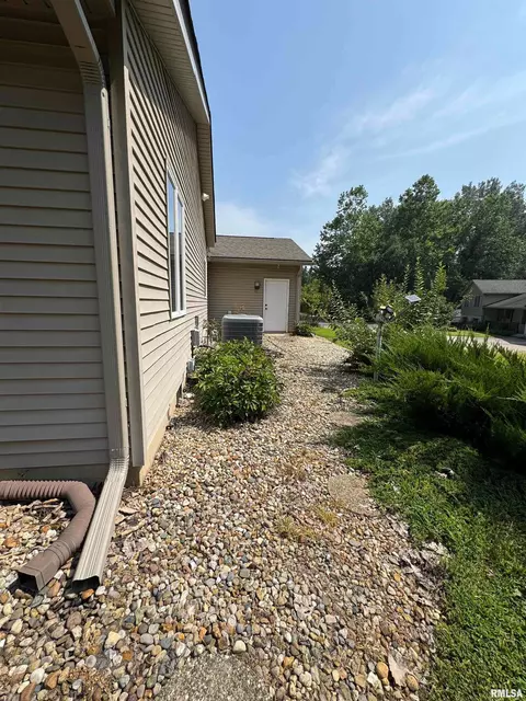 Exterior - 8050 Little Eagle Dr, Springfield, IL 62712 photo 9 of 23
