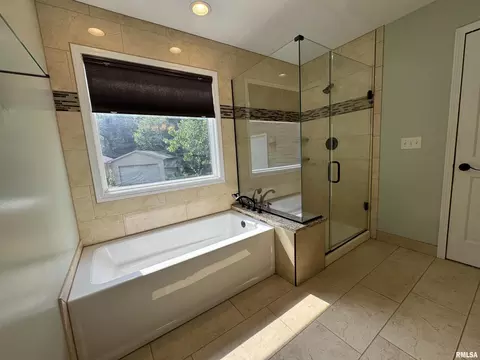 Bath - 8050 Little Eagle Dr, Springfield, IL 62712 photo 7 of 8