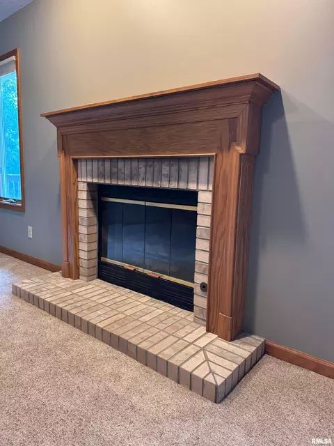 Living - 8050 Little Eagle Dr, Springfield, IL 62712 photo 3 of 8