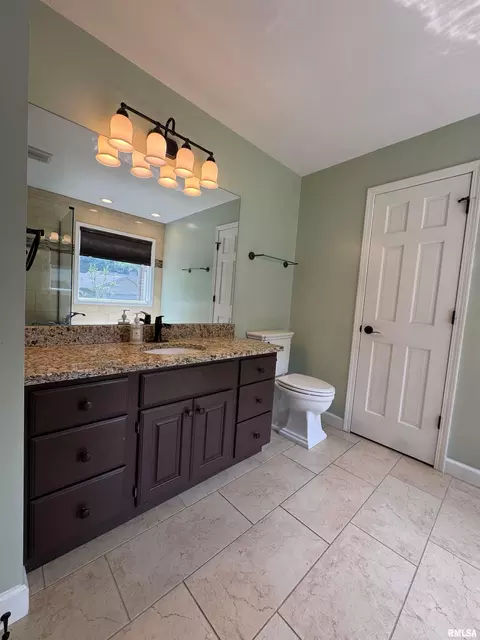 Bath - 8050 Little Eagle Dr, Springfield, IL 62712 photo 6 of 8