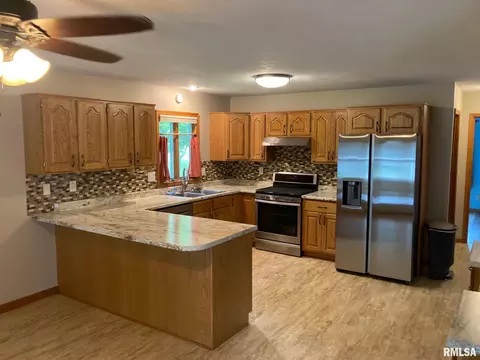 Kitchen - 8050 Little Eagle Dr, Springfield, IL 62712 photo 1 of 4