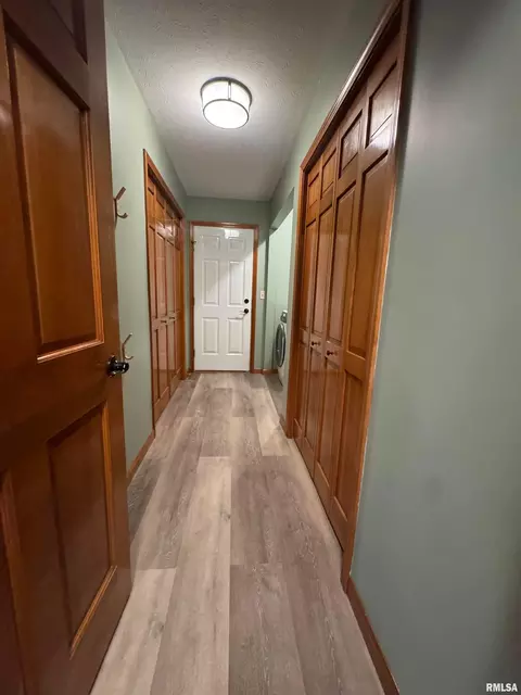 Entry Way - 8050 Little Eagle Dr, Springfield, IL 62712 photo 4 of 4