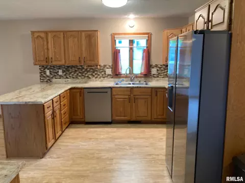 Kitchen - 8050 Little Eagle Dr, Springfield, IL 62712 photo 4 of 4