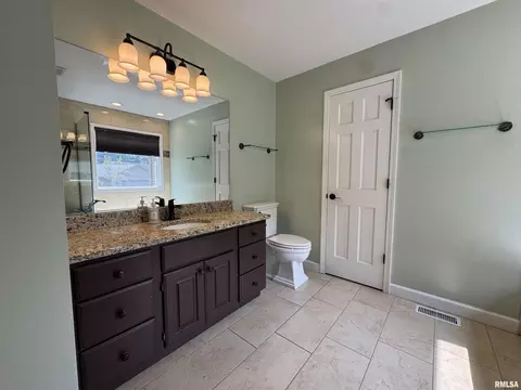 Bath - 8050 Little Eagle Dr, Springfield, IL 62712 photo 5 of 8