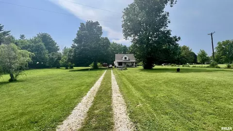 9091 Johns Creek Rd, Loami, IL 62661