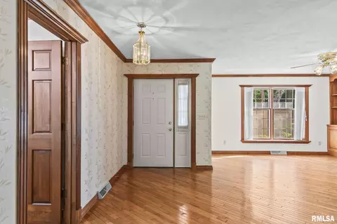 Entry Way - 1830 Cherry Rd, Springfield, IL 62704 photo 2 of 6