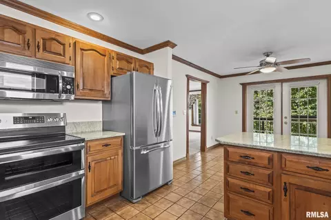 Kitchen - 1830 Cherry Rd, Springfield, IL 62704 photo 2 of 6