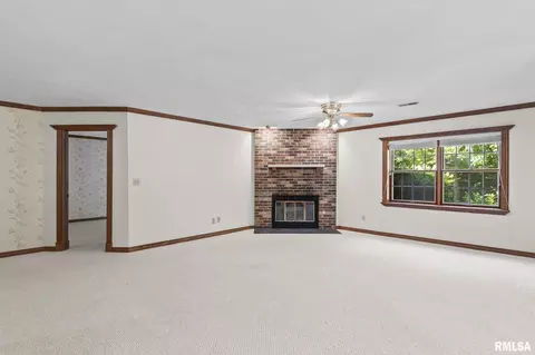 Living - 1830 Cherry Rd, Springfield, IL 62704 photo 13 of 16