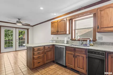 Kitchen - 1830 Cherry Rd, Springfield, IL 62704 photo 1 of 6