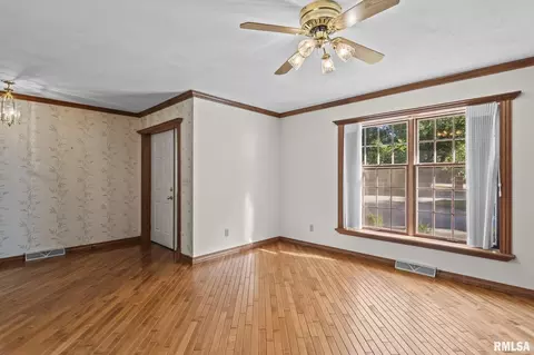 Living - 1830 Cherry Rd, Springfield, IL 62704 photo 8 of 16