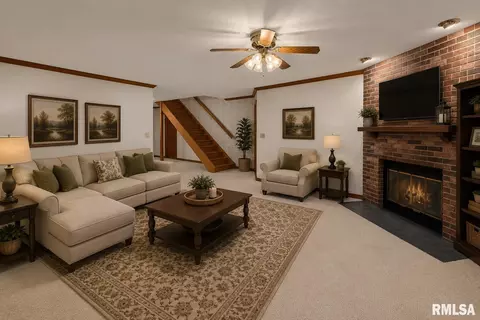 Living - 1830 Cherry Rd, Springfield, IL 62704 photo 3 of 16