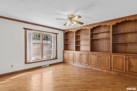 Living - 1830 Cherry Rd, Springfield, IL 62704 photo 5 of 16