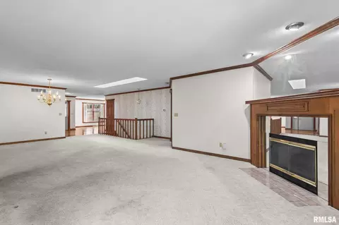 Living - 1830 Cherry Rd, Springfield, IL 62704 photo 6 of 16