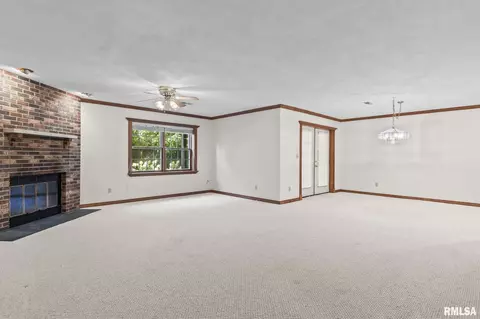 Living - 1830 Cherry Rd, Springfield, IL 62704 photo 14 of 16