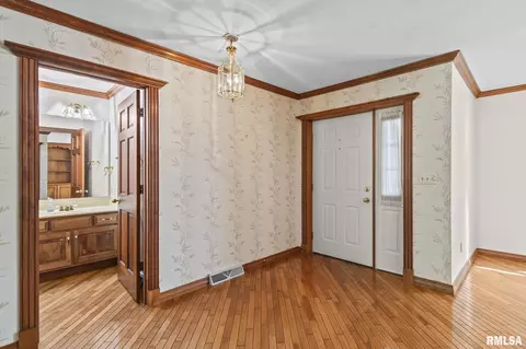 Entry Way - 1830 Cherry Rd, Springfield, IL 62704 photo 3 of 6