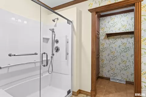 Bath - 1830 Cherry Rd, Springfield, IL 62704 photo 3 of 4