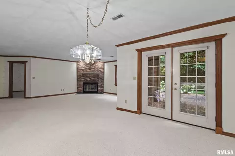 Living - 1830 Cherry Rd, Springfield, IL 62704 photo 16 of 16