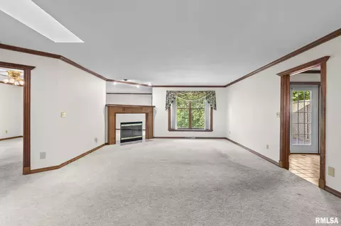 Living - 1830 Cherry Rd, Springfield, IL 62704 photo 10 of 16