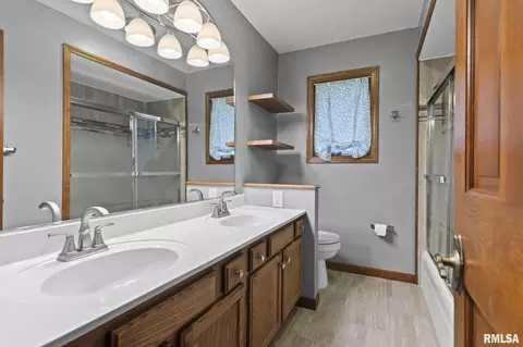 Bath - 53 Frontier Lake Ests, Springfield, IL 62707 photo 1 of 3