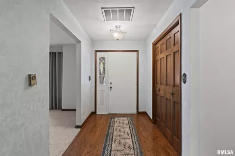 Entry Way - 53 Frontier Lake Ests, Springfield, IL 62707 photo 2 of 2