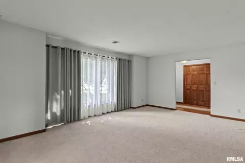 Living - 53 Frontier Lake Ests, Springfield, IL 62707 photo 3 of 5