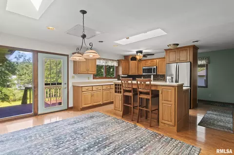 Kitchen - 53 Frontier Lake Ests, Springfield, IL 62707 photo 2 of 5