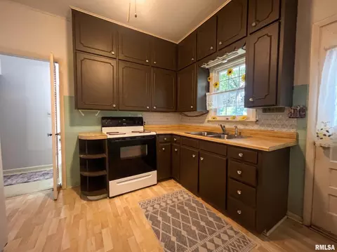 Kitchen - 1850 Laurel St, Hamilton, IL 62341 photo 1 of 3