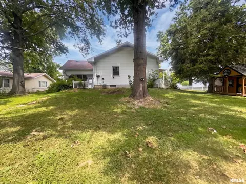 Exterior - 1850 Laurel St, Hamilton, IL 62341 photo 2 of 6