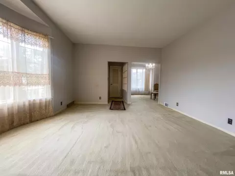 Living - 1850 Laurel St, Hamilton, IL 62341 photo 2 of 5
