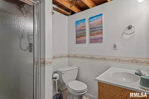 Bath - 1349 Crestview Dr, Springfield, IL 62702 photo 2 of 2