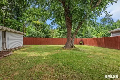 Exterior - 1349 Crestview Dr, Springfield, IL 62702 photo 6 of 6