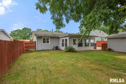 Exterior - 1349 Crestview Dr, Springfield, IL 62702 photo 5 of 6