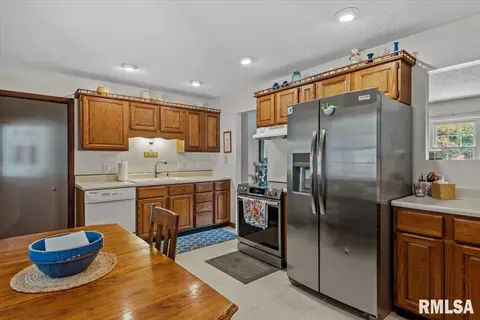 Kitchen - 1349 Crestview Dr, Springfield, IL 62702 photo 2 of 2