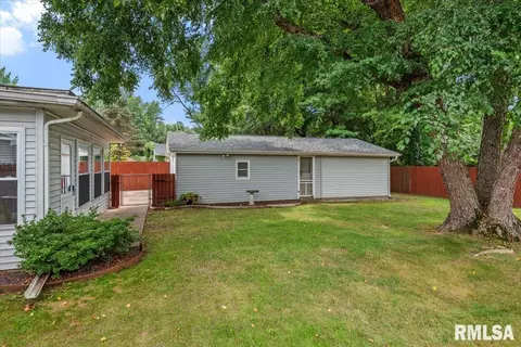 Exterior - 1349 Crestview Dr, Springfield, IL 62702 photo 4 of 6