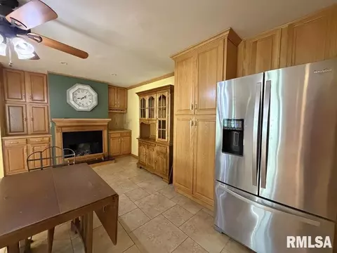 Kitchen - 1920 Stanhope Rd, Springfield, IL 62702 photo 2 of 2