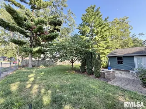 Exterior - 1920 Stanhope Rd, Springfield, IL 62702 photo 4 of 7