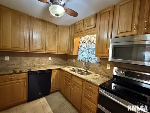 Kitchen - 1920 Stanhope Rd, Springfield, IL 62702 photo 1 of 2