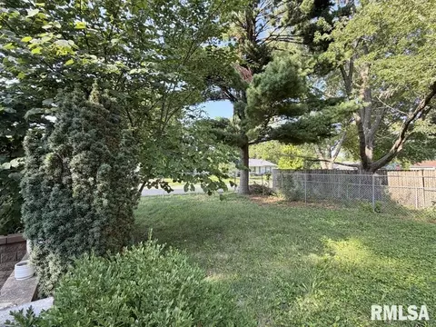 Exterior - 1920 Stanhope Rd, Springfield, IL 62702 photo 5 of 7
