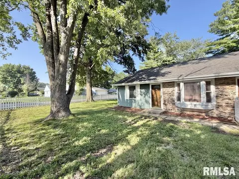 Exterior - 1920 Stanhope Rd, Springfield, IL 62702 photo 1 of 7